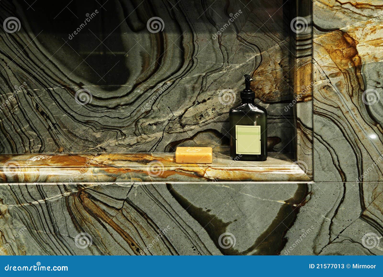 Modernes Badezimmer Mit Grünen Granitwänden. Stockbild - Bild von