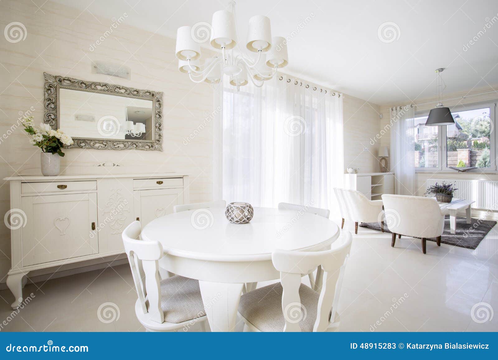 Modernes, Helles Wohnzimmer Stockbild - Bild von wohnzimmer, helles