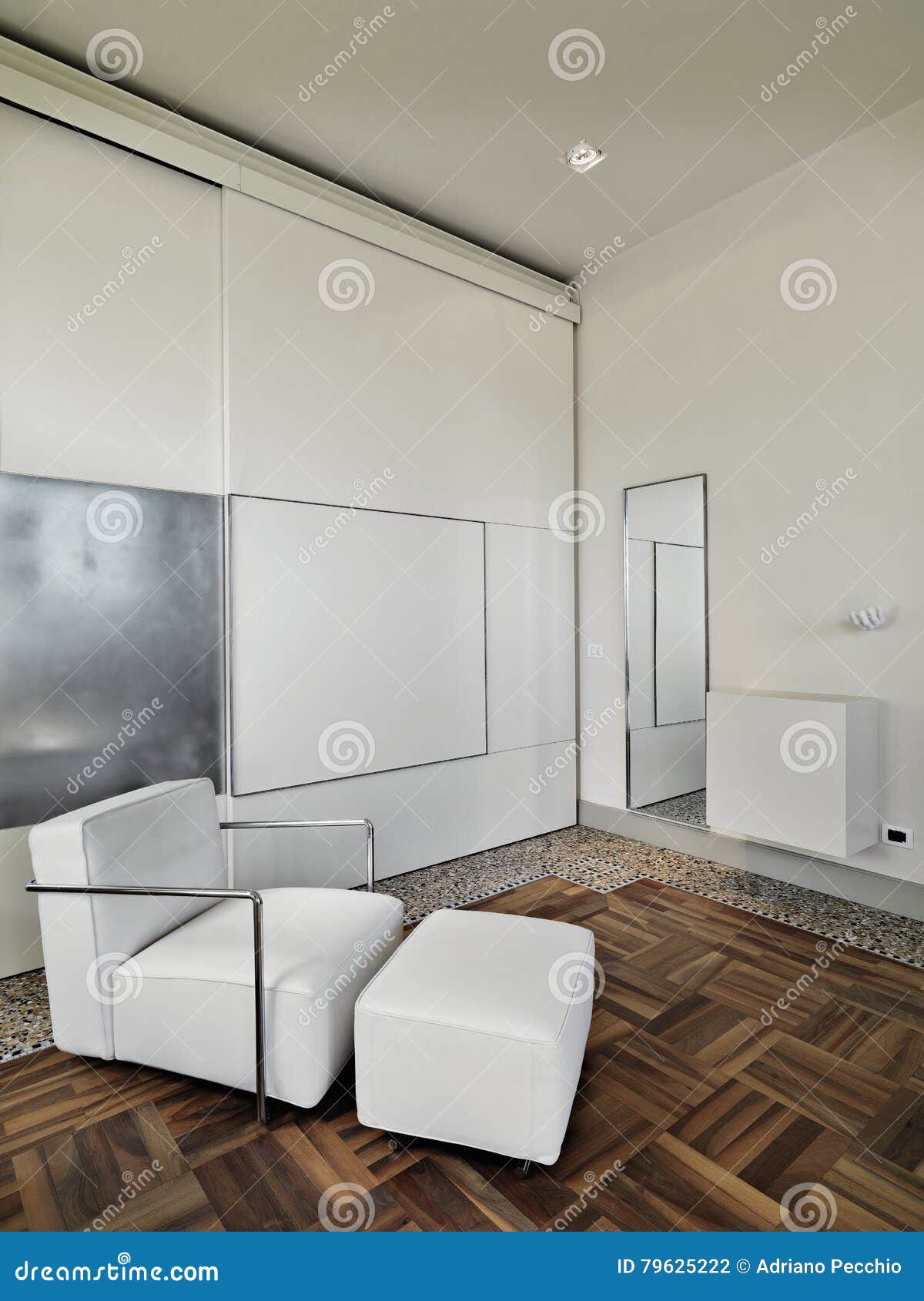 Modernes Liege Im Schlafzimmer Stockfoto - Bild von innen, raum: 79625222