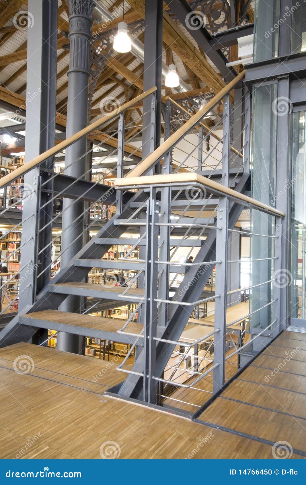 Modernes Treppenhaus stockfoto. Bild von merkmal, zeitgenössisch - 14766450