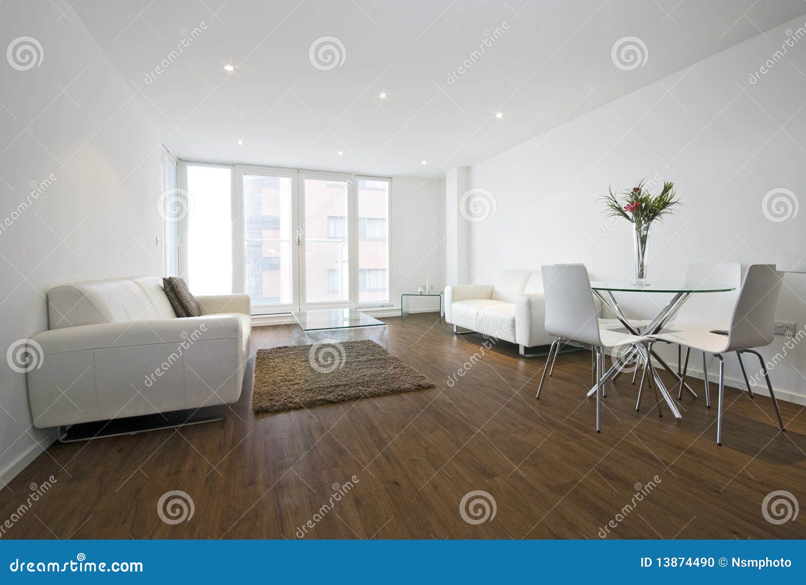 Modernes wohnzimmer mit sofas des weiÃen leders stockfoto bild ...