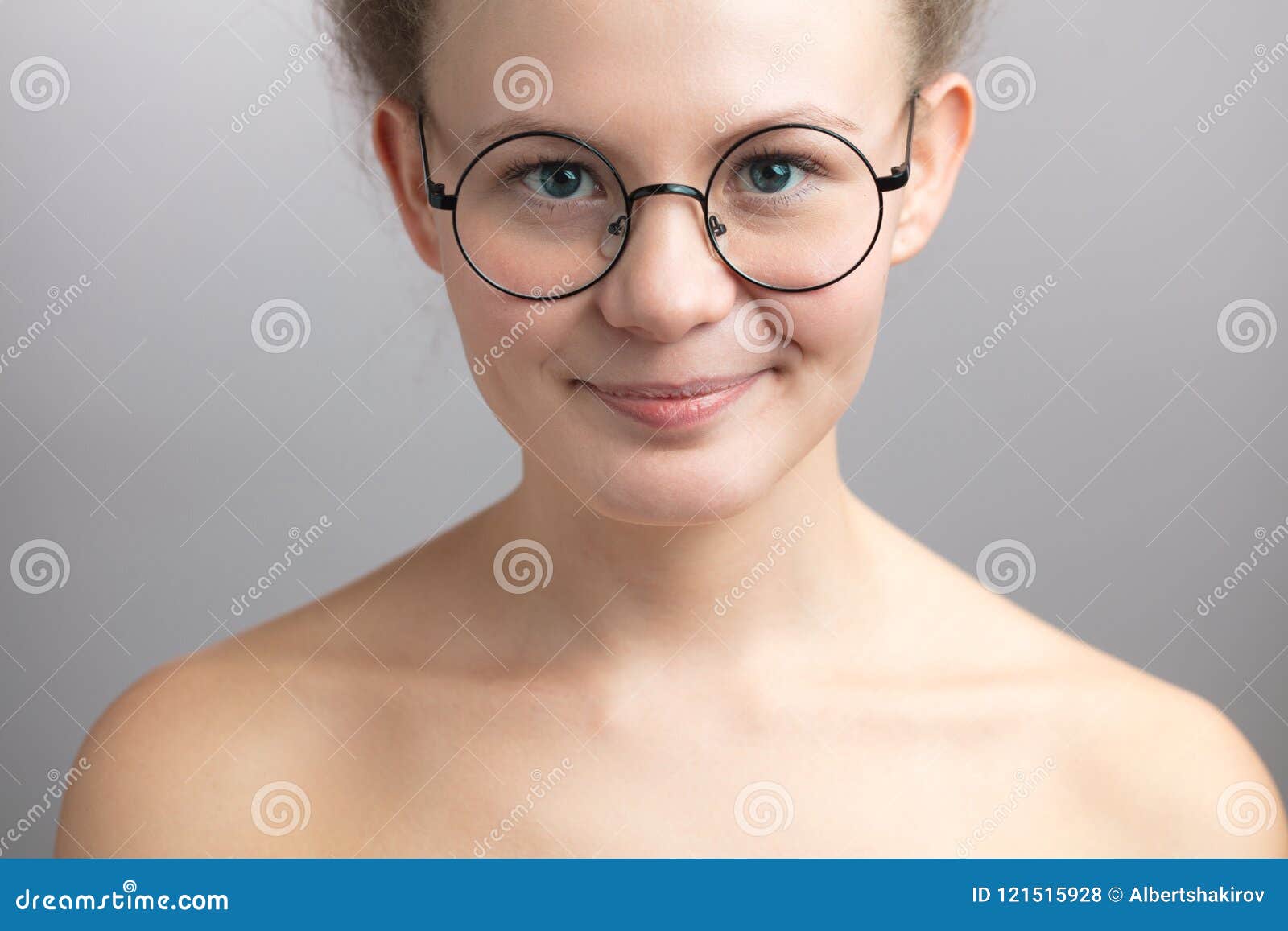 Hipster Blonde Glasses Porn - Naked brunette with hipster glasses :: Homemade Sex Pics