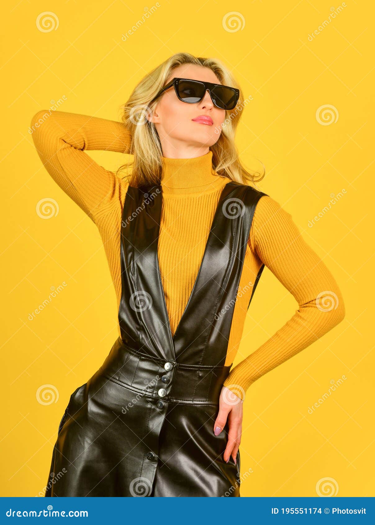 Mus In zoomen karton Modieuze Vrouw in Strakke Lederkleding. Sexy Mode. Modesportret. Sexy  Vrouw. Trendy Kleren Stock Foto - Image of haarstijl, ontwerper: 195551174