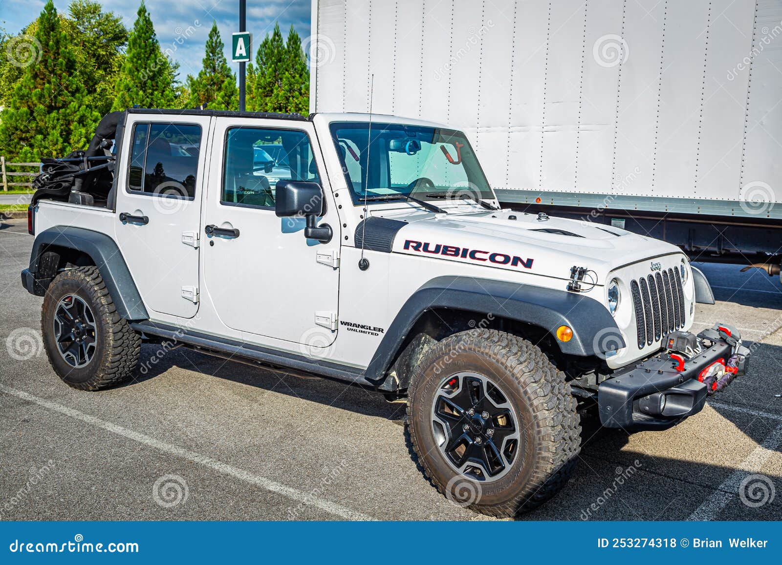 Modified Jeep Wrangler Rubicon JK Unlimited Soft Top Editorial Stock Photo  - Image of pigeon, aftermarket: 253274318