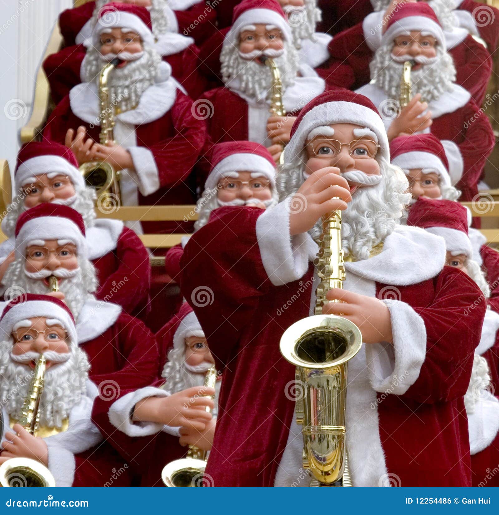Modèles Du Père Noël Jouant Le Saxophone Image libre de droits - Image