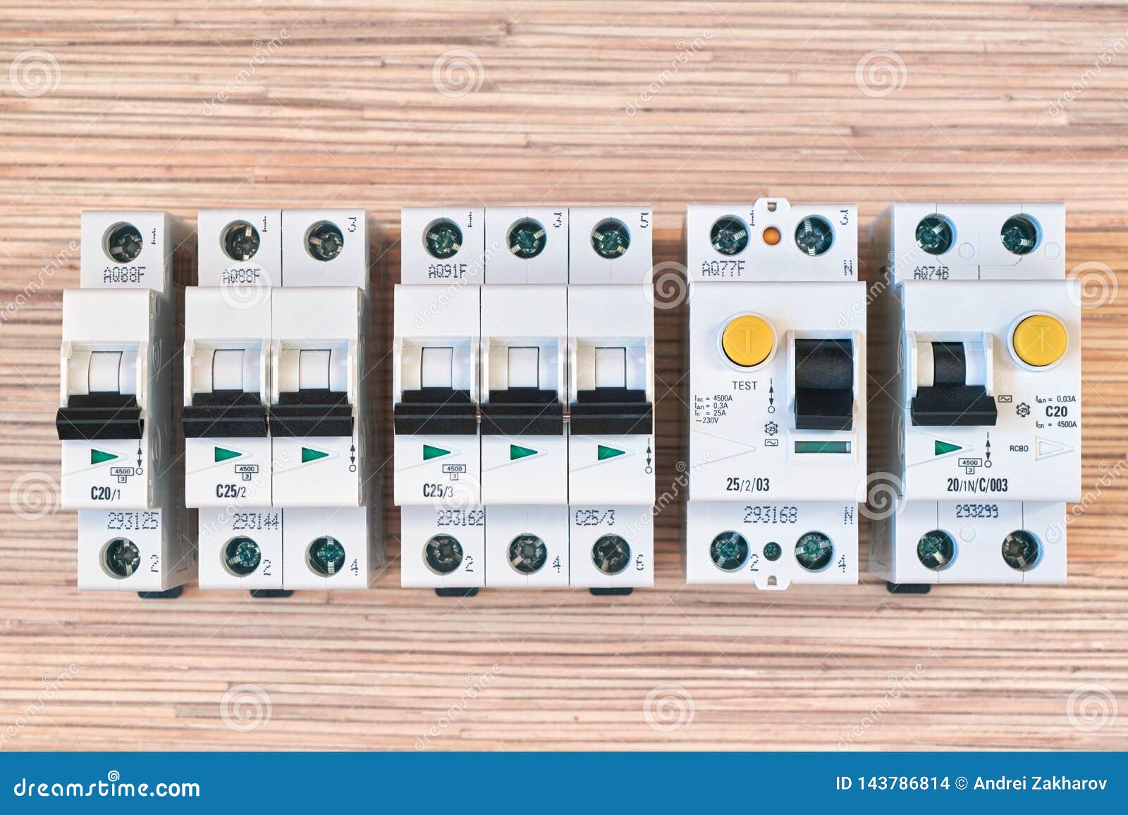 Modular Electric Circuit Breakers, RCD and Differential Automatic Stock