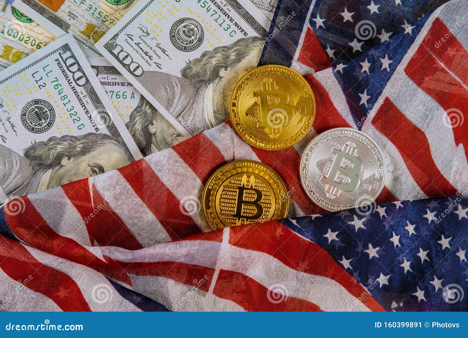 Criptomoeda Bitcoin E Notas De Dólar Americano Com Moedas Da Bandeira Dos  EUA, Dinheiro Virtual Imagem de Stock - Imagem de unido, pagamento:  160399891