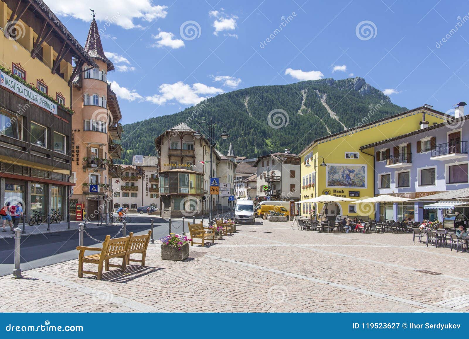 Raffinaderi radar kommentar Moena, Trentino Alto Adige, Dolomites, Alps, Italy - June 19, 2018:  Beautiful View of the Town of Moena in the Dolomite Mountains, Editorial  Photography - Image of moena, blue: 119523627