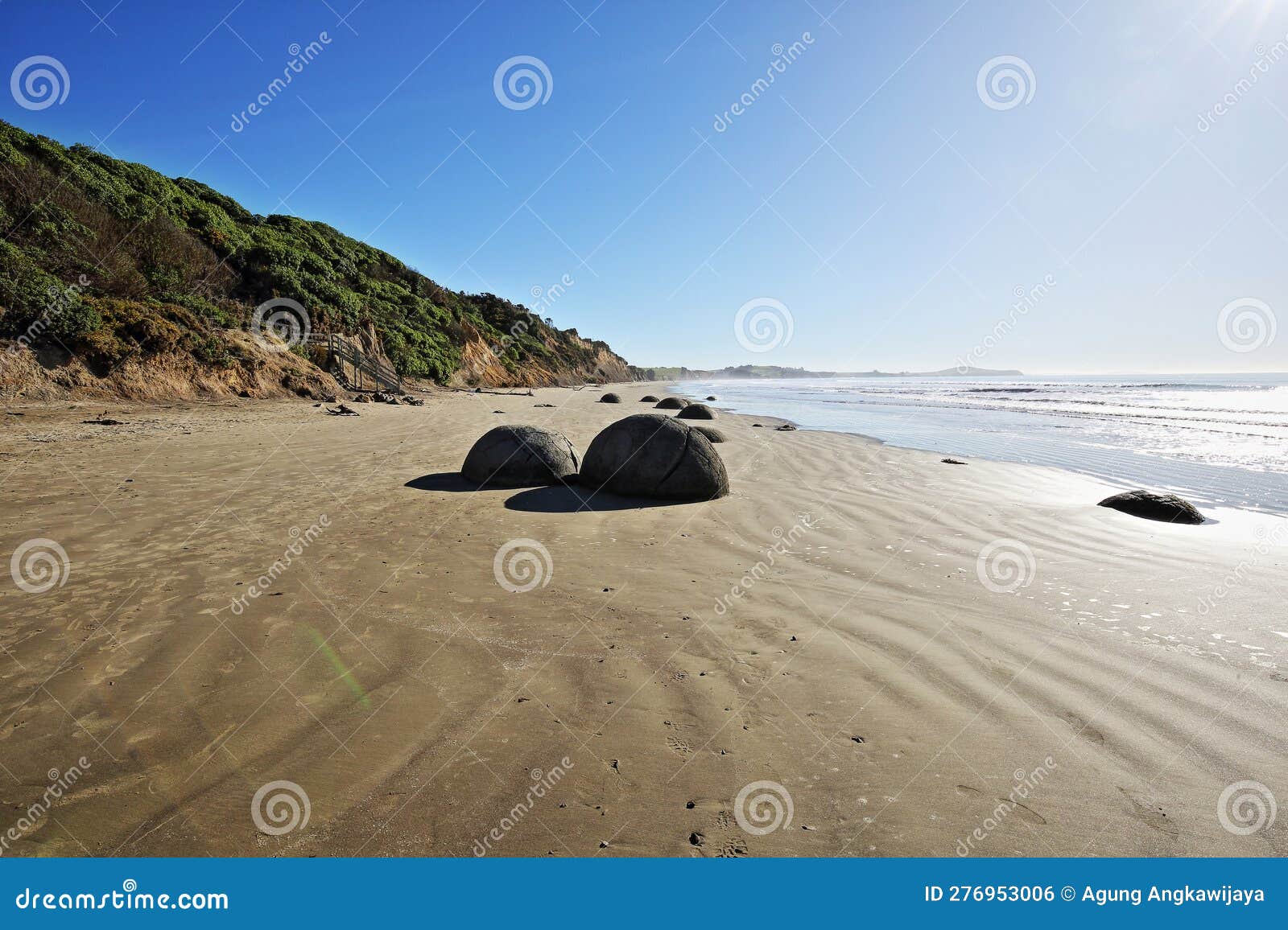 moeraki boulder round stones strange boulder formation