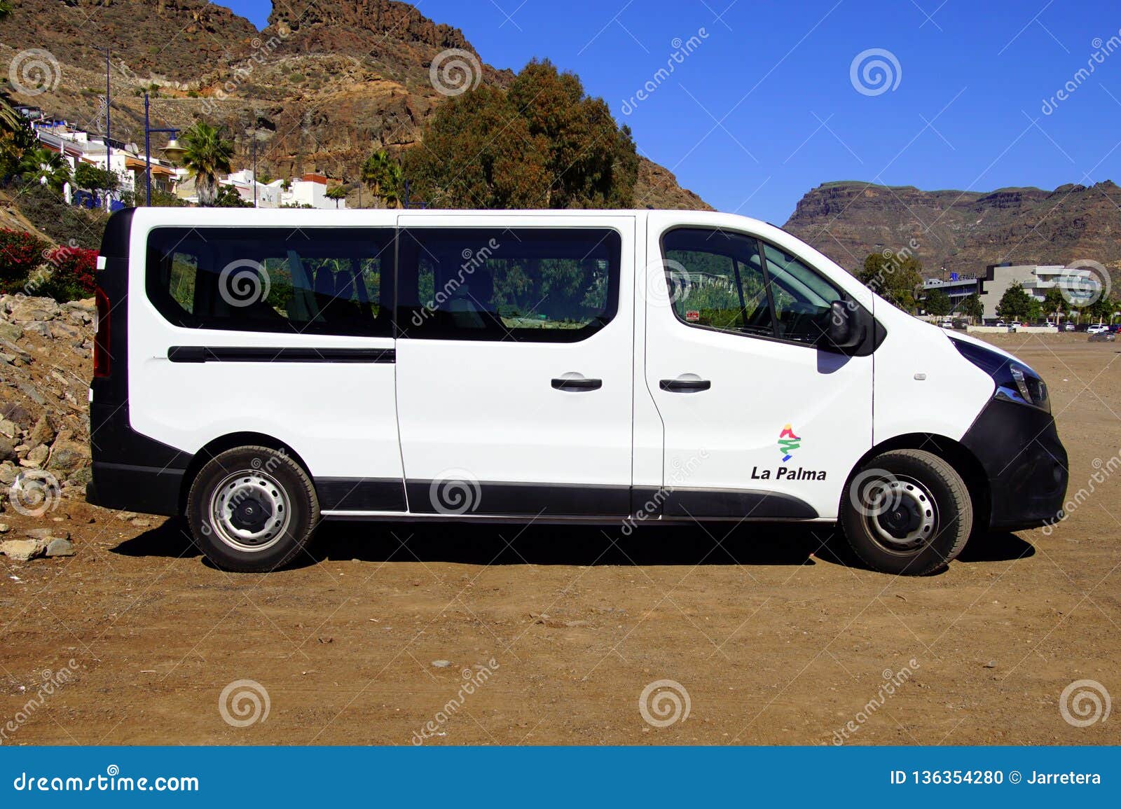 opel vivaro 9 seats