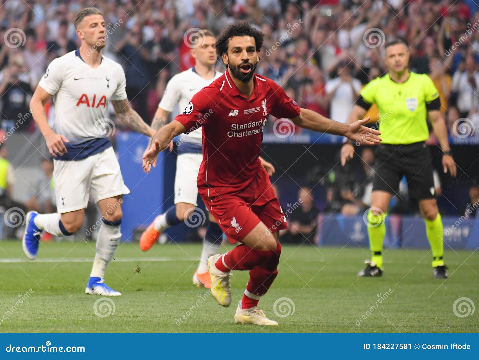 Mohamed salah comemora gol imagem de stock editorial. Imagem de