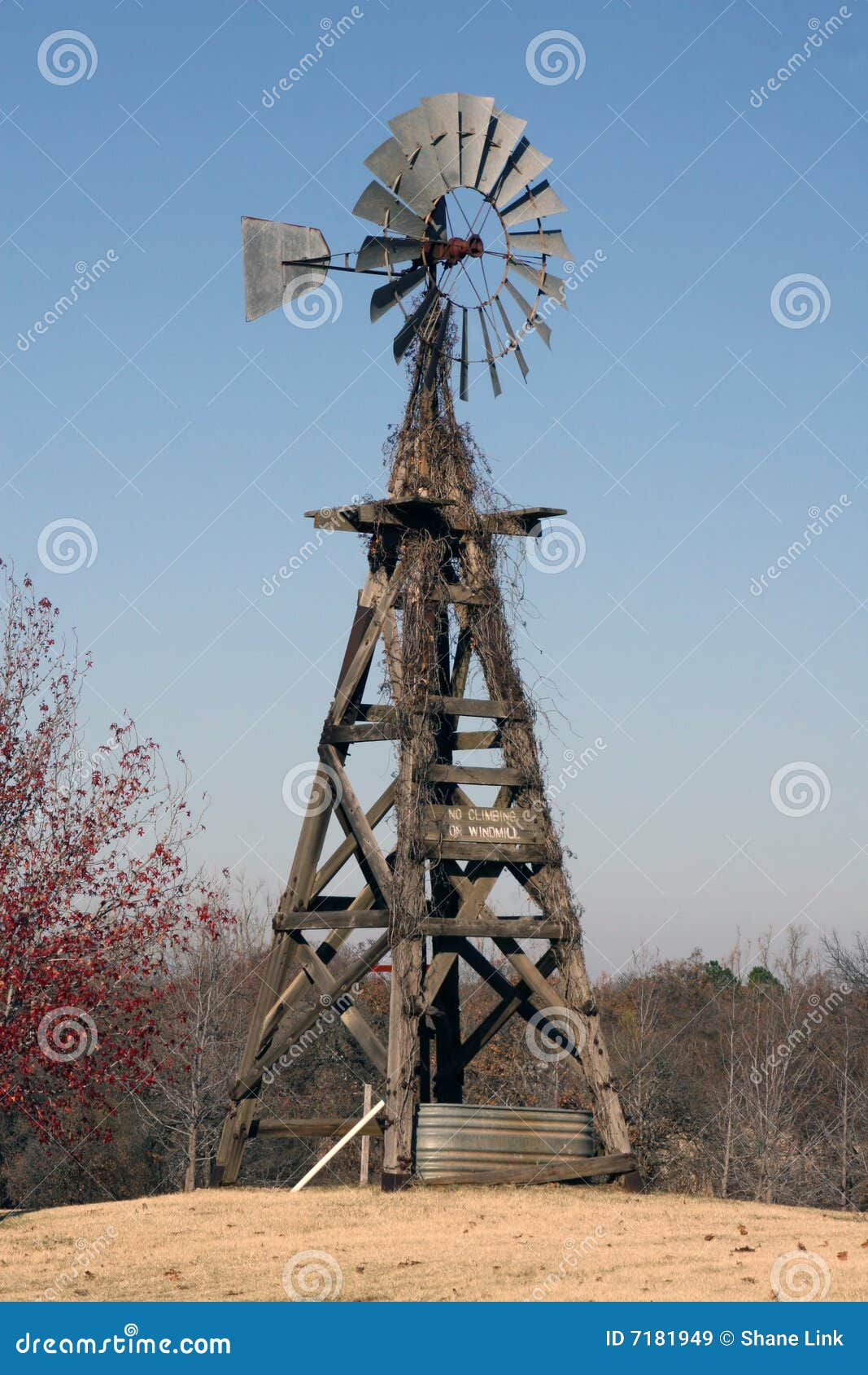 wooden windmill  Moinhos de vento, Moinho de vento, Moinho