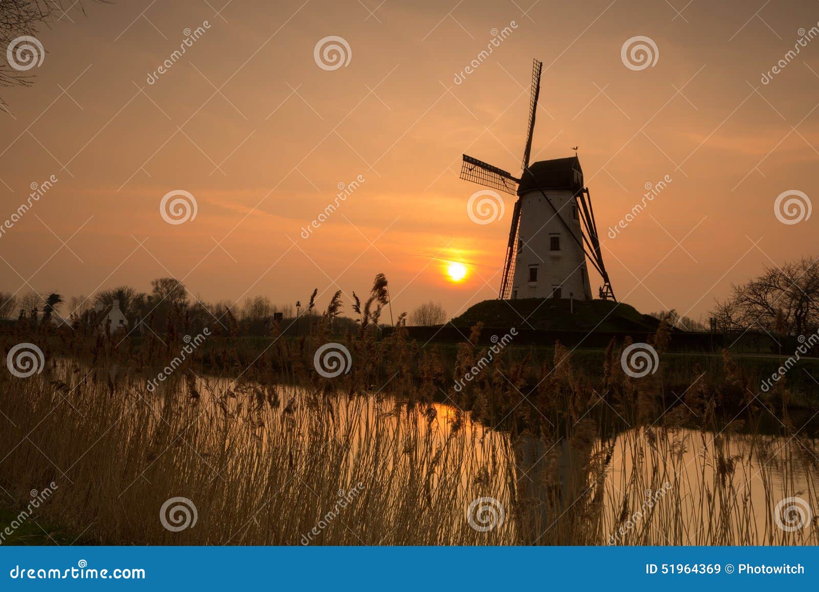 Moinho De Vento De Damme Em Bélgica Imagem de Stock - Imagem de noite,  calmo: 51964369