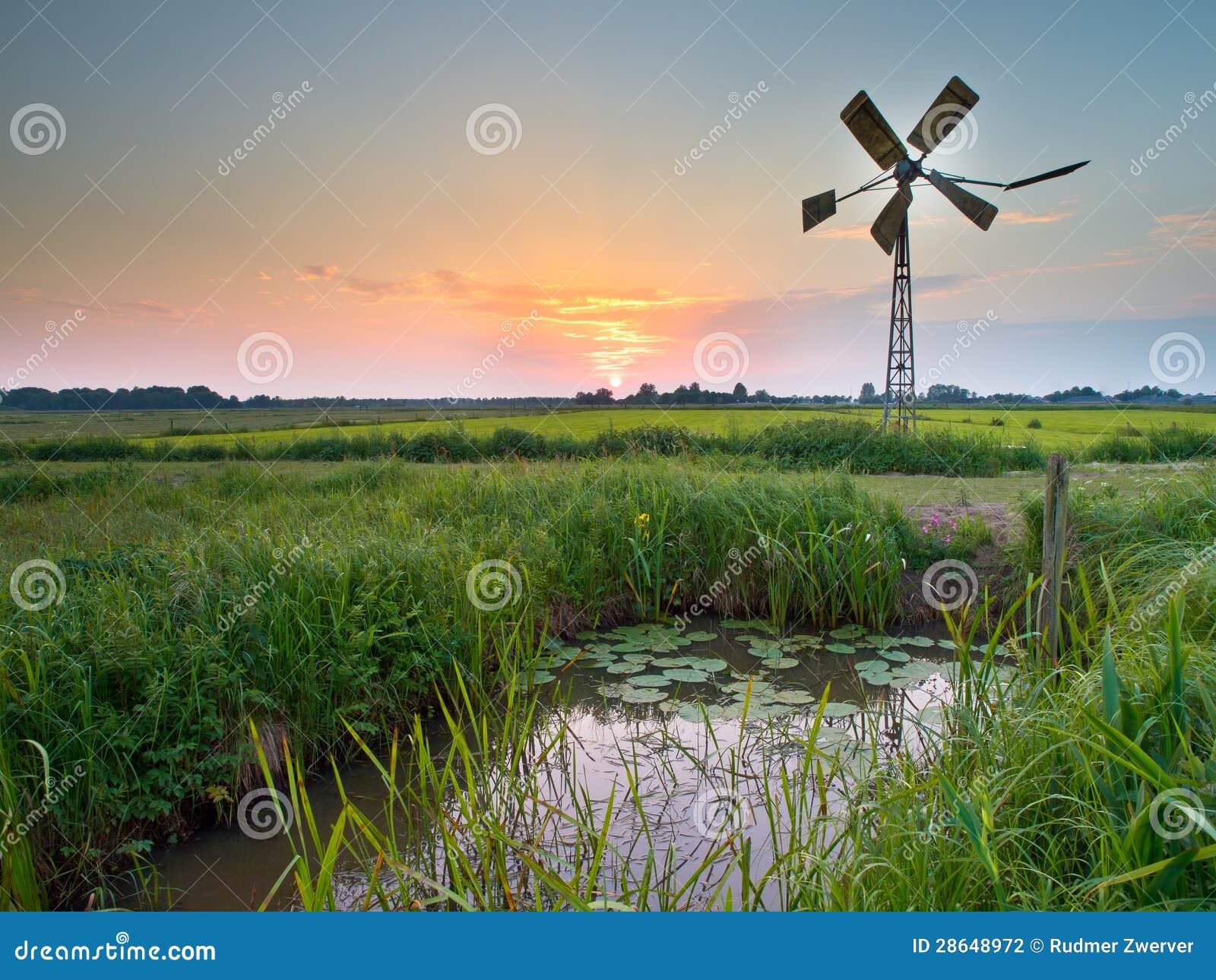 60.063 fotos de stock e banco de imagens de Moinho De Vento - Getty Images