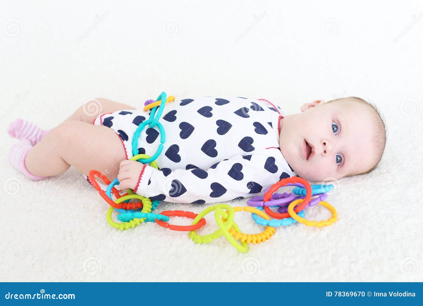 2 Mois De Bébé Avec Le Jouet Photo stock - Image du gentil