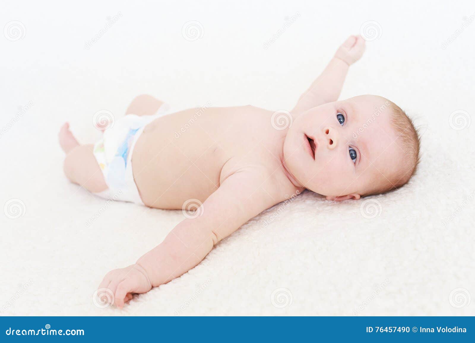2 Mois De Bebe Dans La Couche Culotte Photo Stock Image Du Beau Cheris 2 Mois De Bebe Dans La Couche Culotte Photo Stock Image Du Beau Cheris