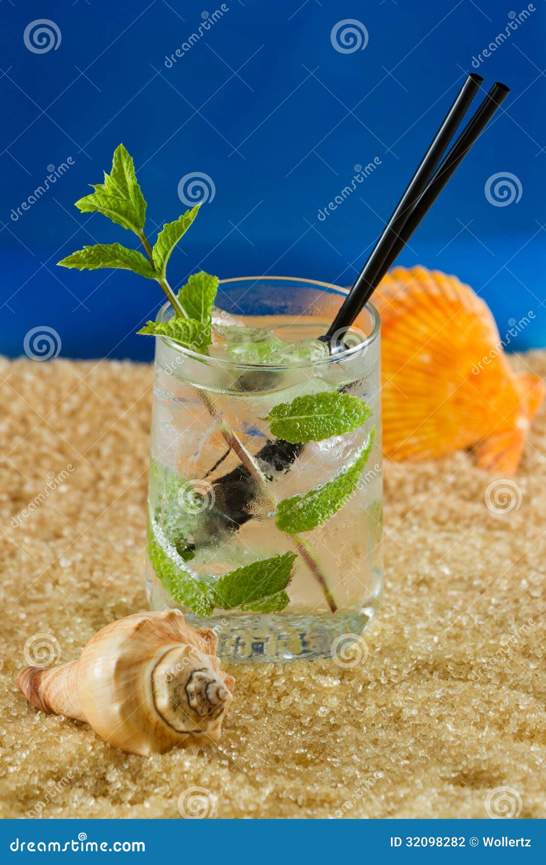 Mojito tropical de plage photo stock. Image du rhum, endroit 32098282