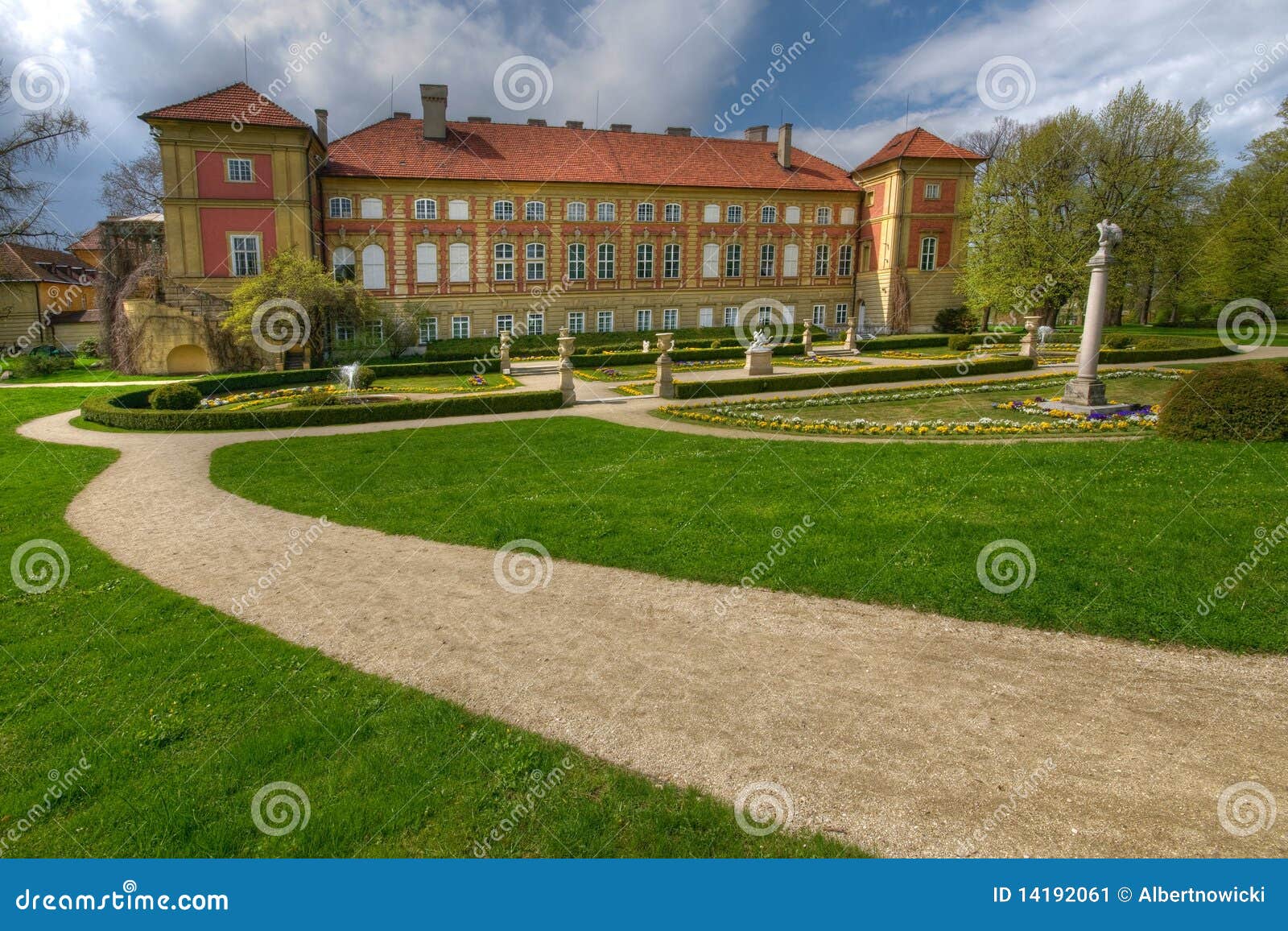 Mola no parque de Lancut em Poland