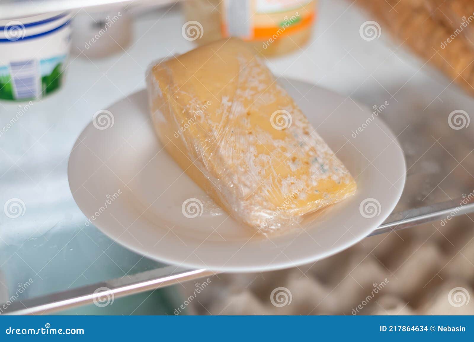 https://thumbs.dreamstime.com/z/moldy-cheese-wrapped-cling-film-refrigerator-incorrect-storage-spoiled-product-expired-concept-moldy-cheese-wrapped-217864634.jpg