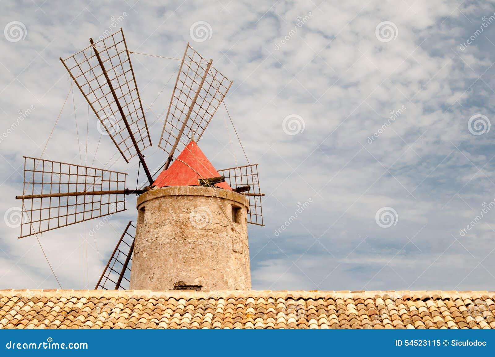 Molino de viento de la sal imagen de archivo. Imagen de viejo - 54523115 Molino de viento de la sal imagen de archivo. Imagen de viejo - 54523115