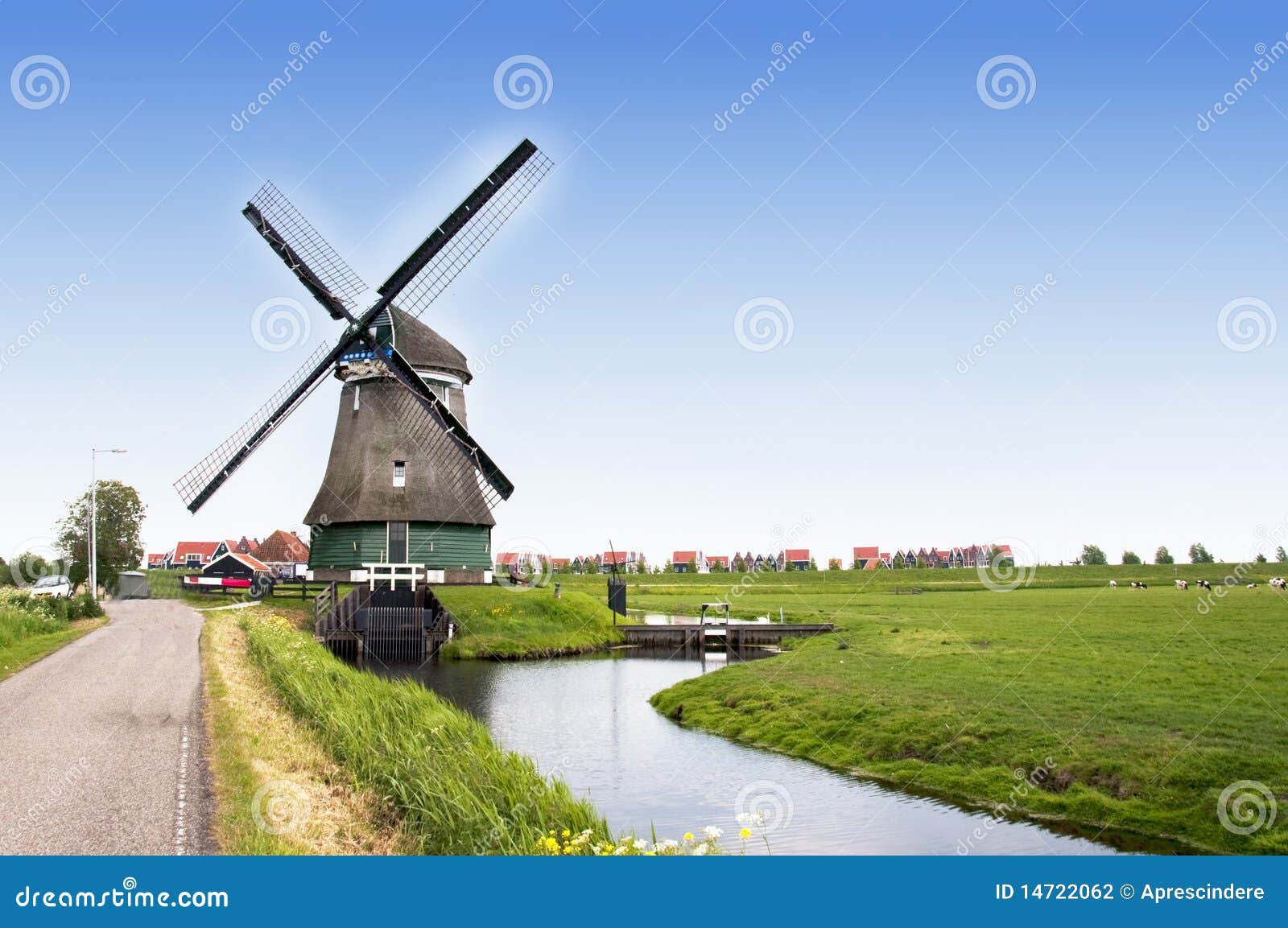 Molino de viento holandés foto de archivo. Imagen de ...