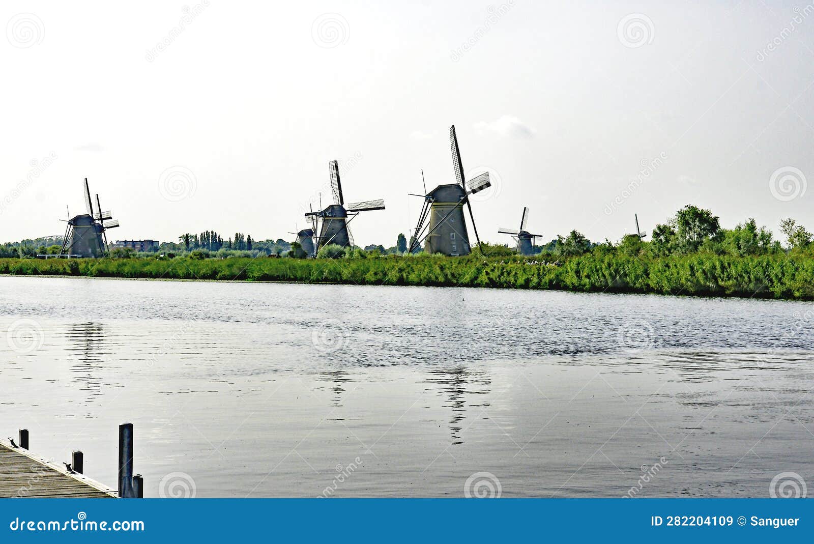 molinos de viento en kinderdijk, holanda