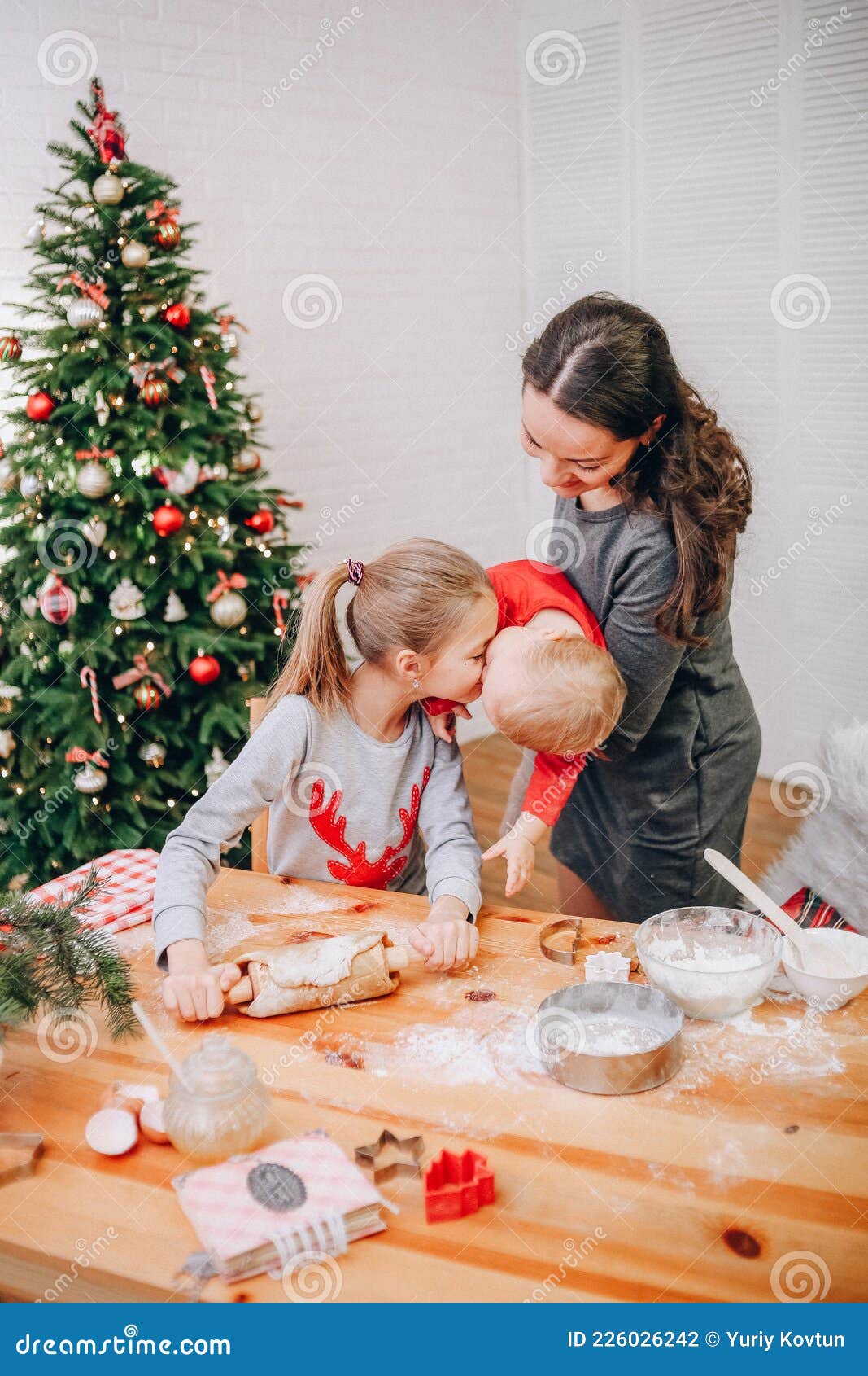 Christmas Traditions for Mothers and Daughters - Mother-Daughter