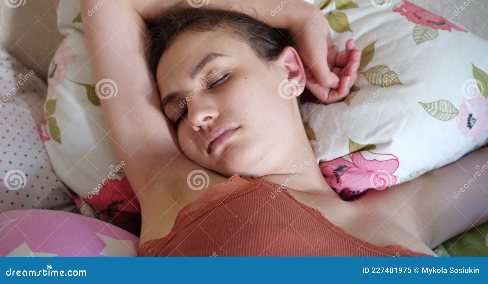 1600px x 934px - Mom and Little Son Sleep Together in Bed in the Evening Stock Video - Video  of covid, adult: 227401975