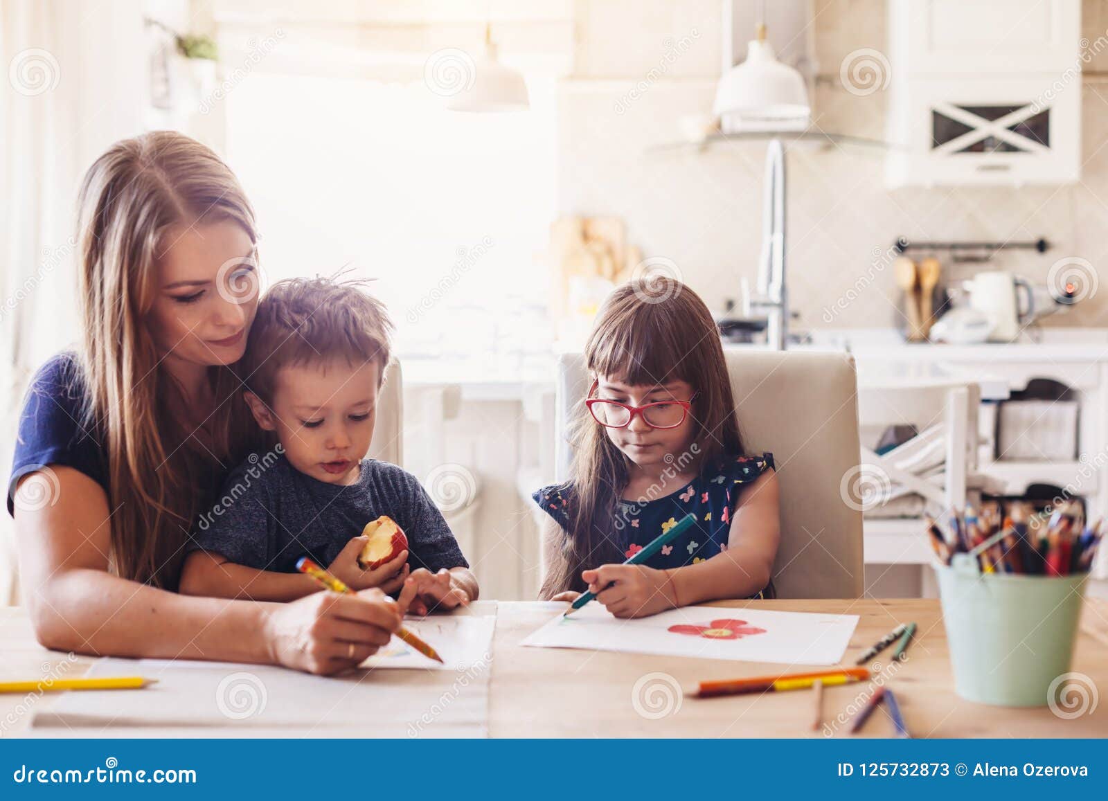 mom drawing with her children