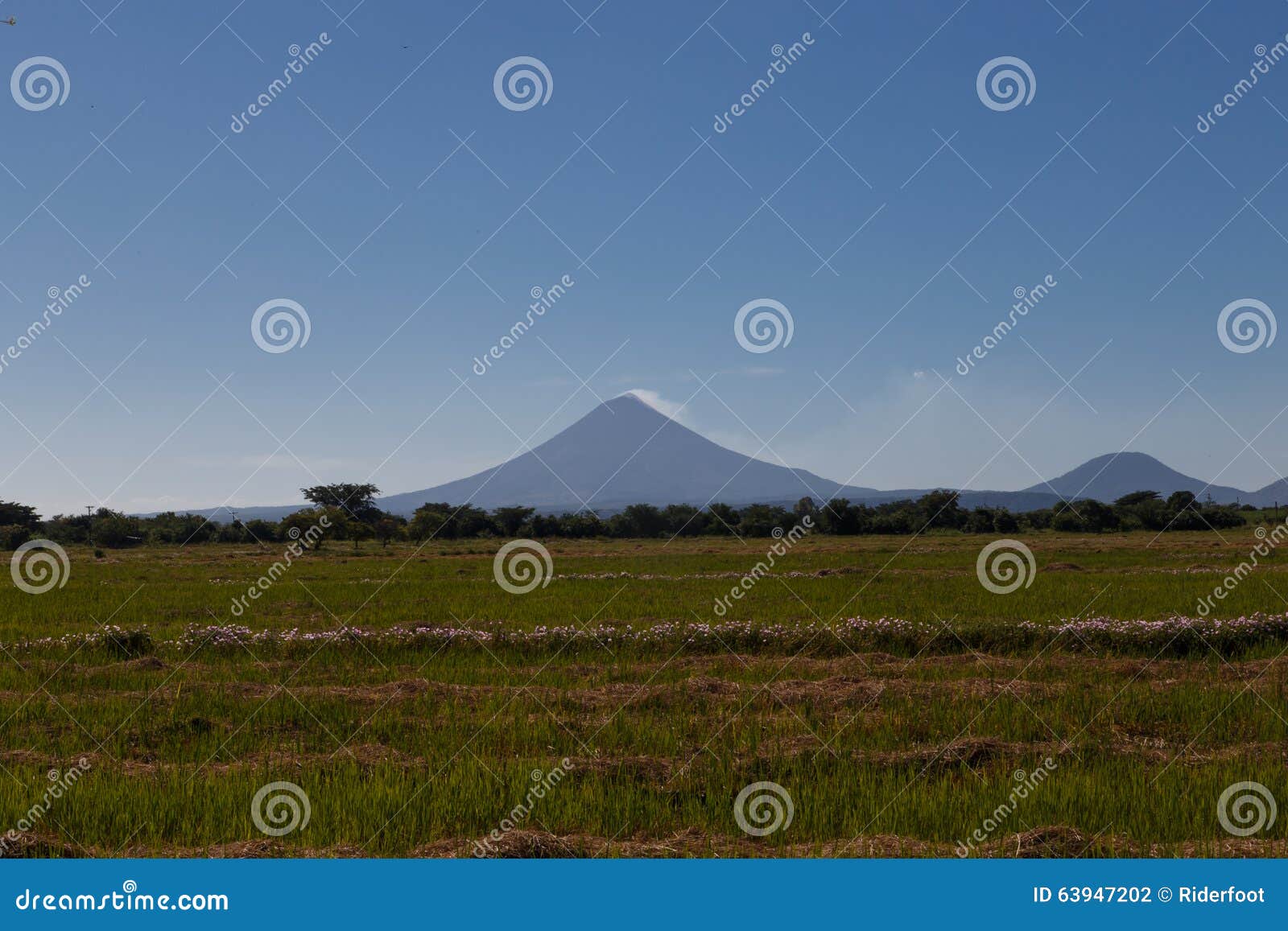 momotombo volcano view from nicaragua