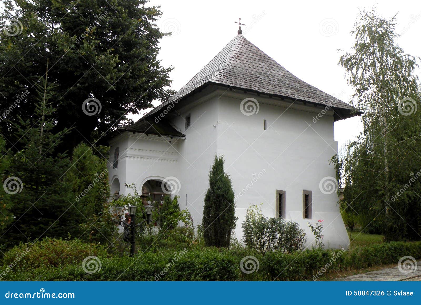 monastery near pitesti 9