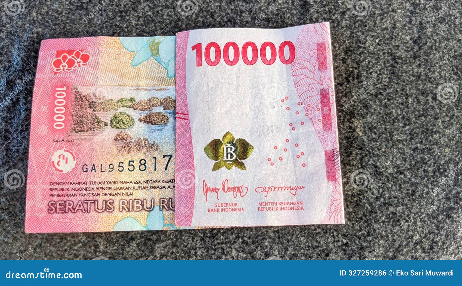 Moneda Indonesia Denominada En 100000 Rupias O 100 K Foto De Archivo moneda-indonesia-denominada-en-100000-rupias-o-100-k-foto-de-archivo