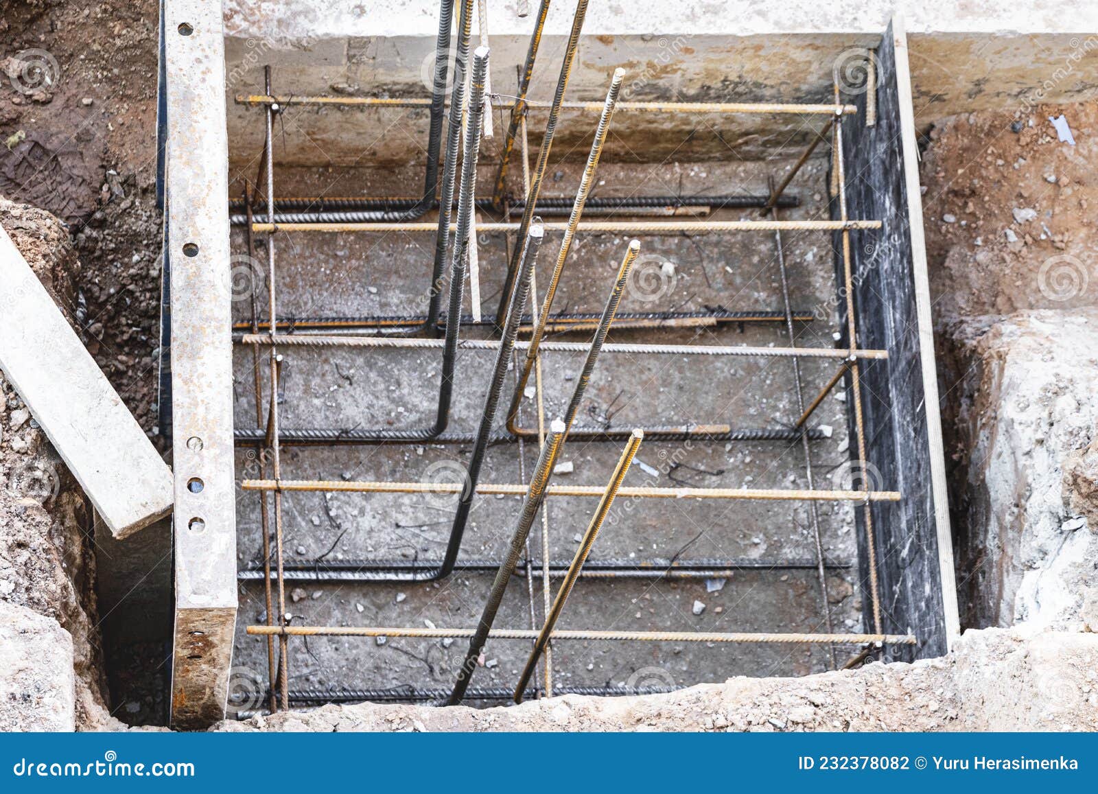 Monolithic Foundation Formwork. Forms Vertical Formwork Structures for