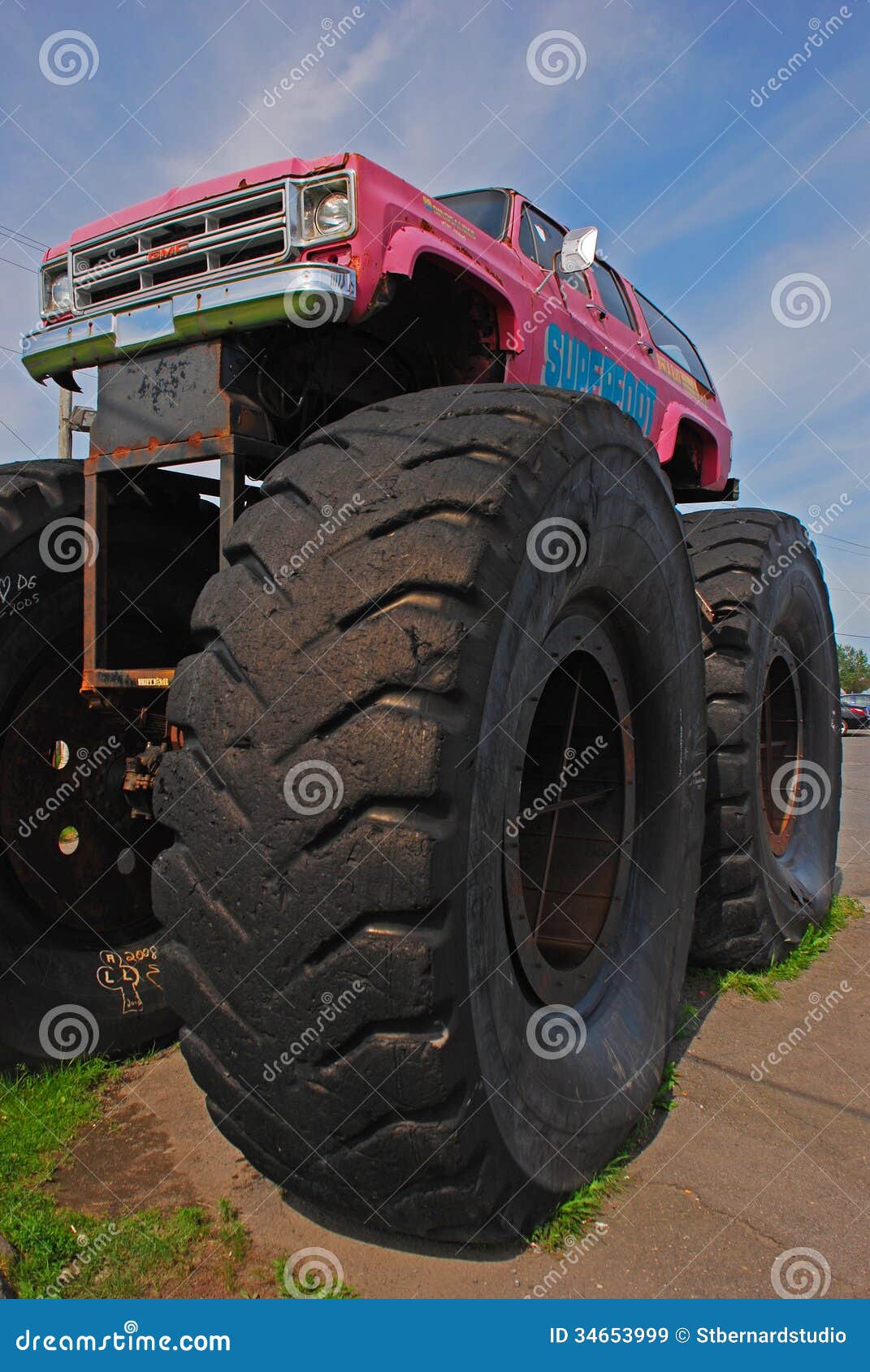 Monster Truck Pink Stock Illustrations – 47 Monster Truck Pink