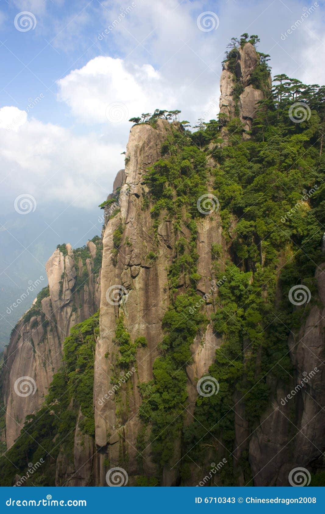 Montagna della Cina. Sanqingshan, montagne famose della Cina, paesaggio naturale, roccia, montagna,