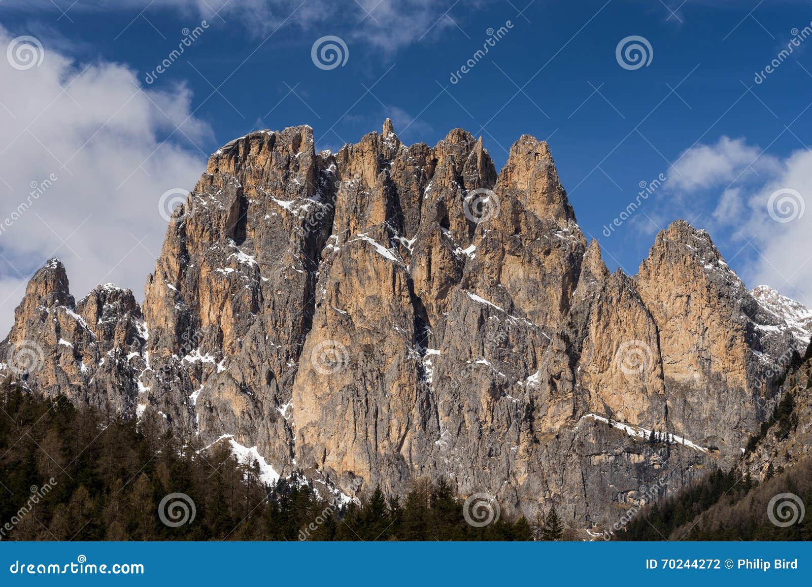 Montagne Nella Valle Di Fassa Vicino a Pozza Di Fassa Trentino ...