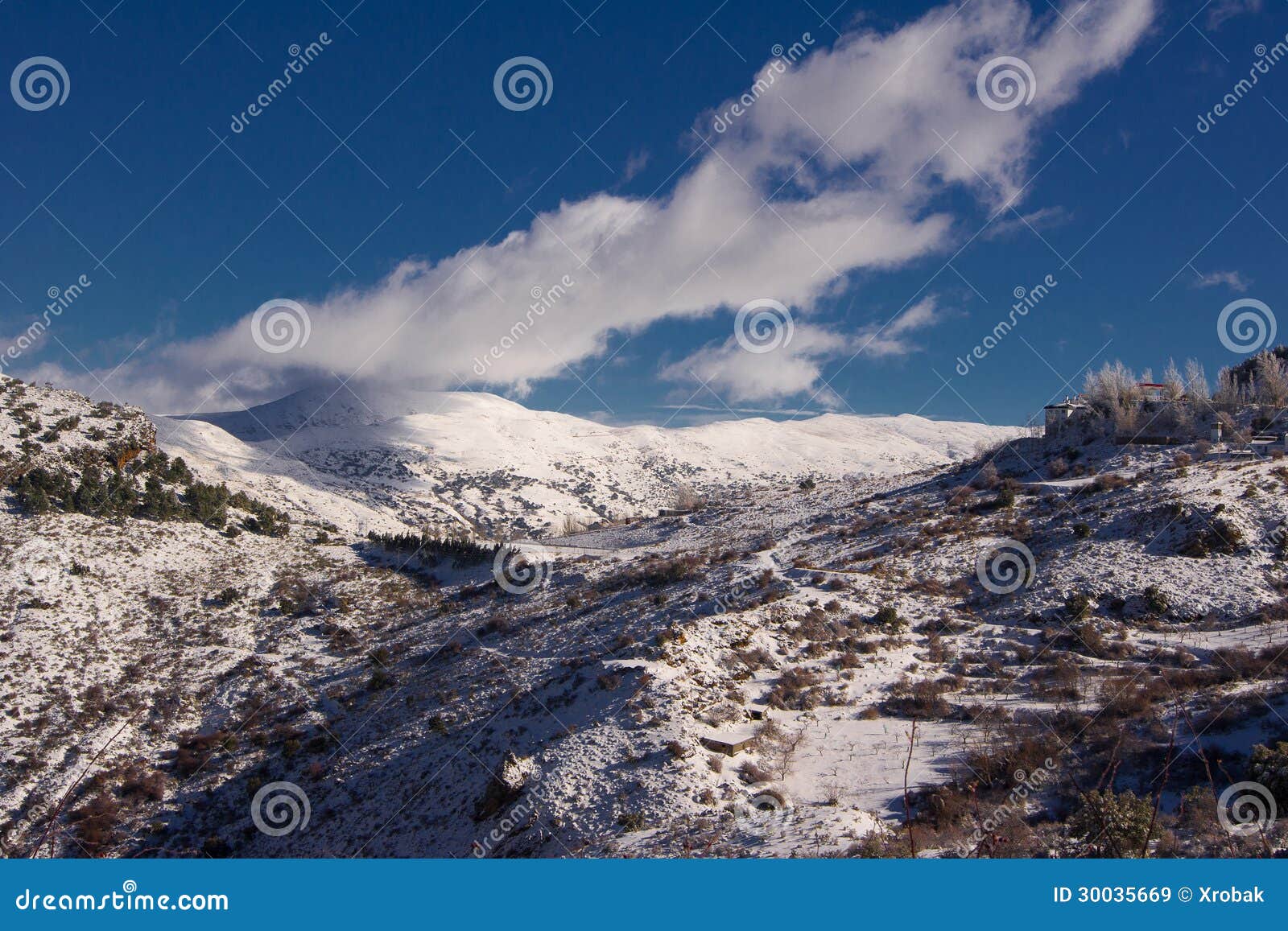 sierra nevada cubierta de nieve