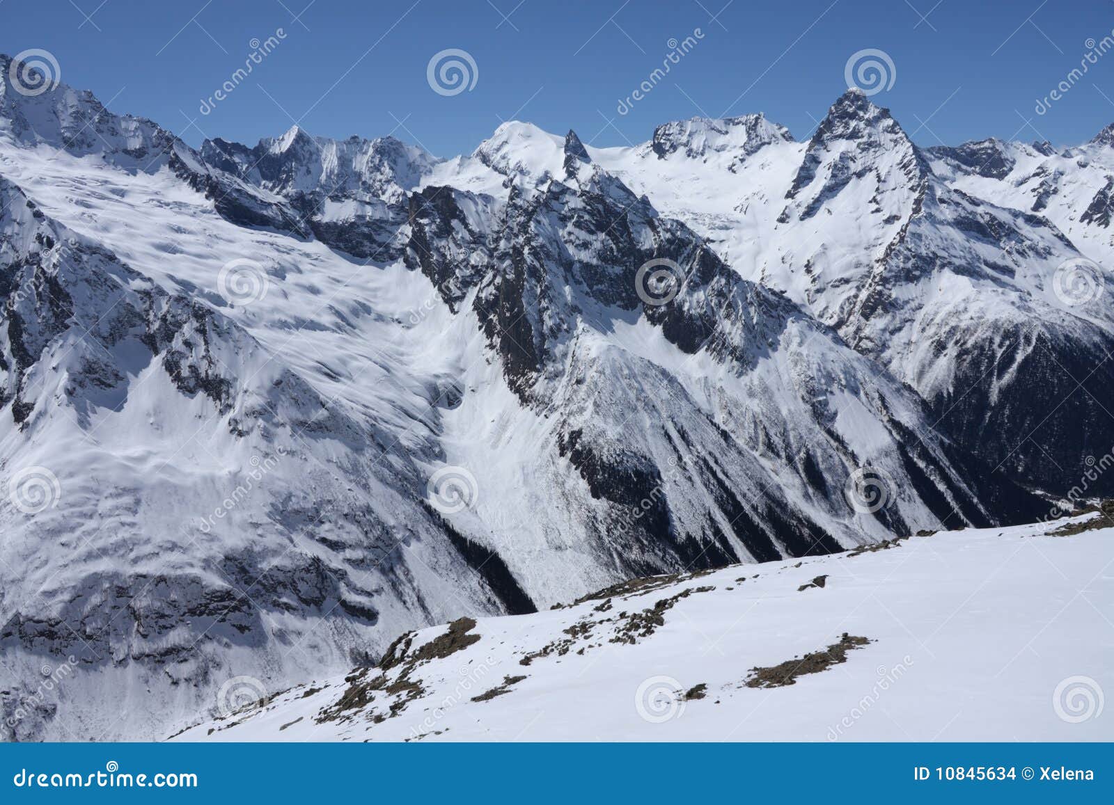 Montanhas caucasianos. Montanhas - Dombay, cume caucasiano principal, abt. 4000m