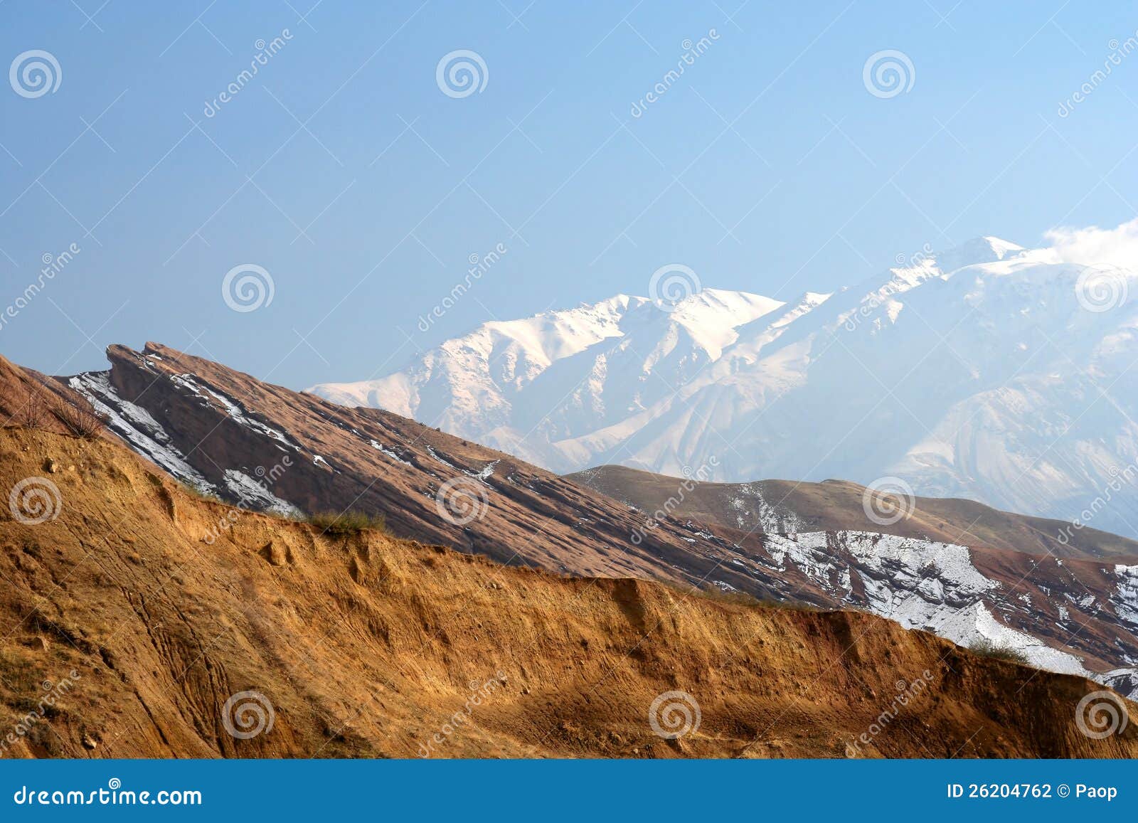 Montanhas de Alamut. Montanhas bonitas de Alamut no Irã do norte no inverno