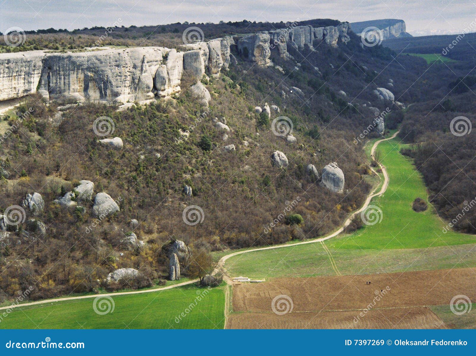 Montañas crimeas. Canto de la montaña. Una clase de la ciudad de la cueva de Eski-Kermen;