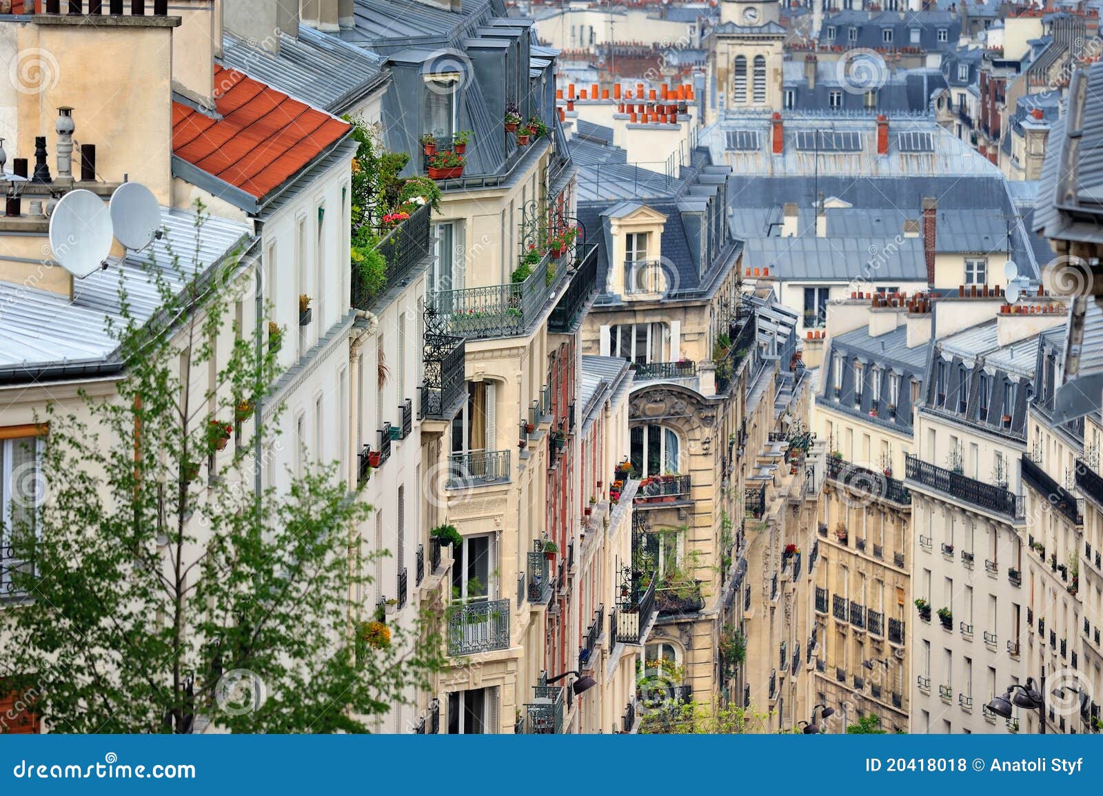 Montmartre Quarter stock photo. Image of historical, balcony 20418018