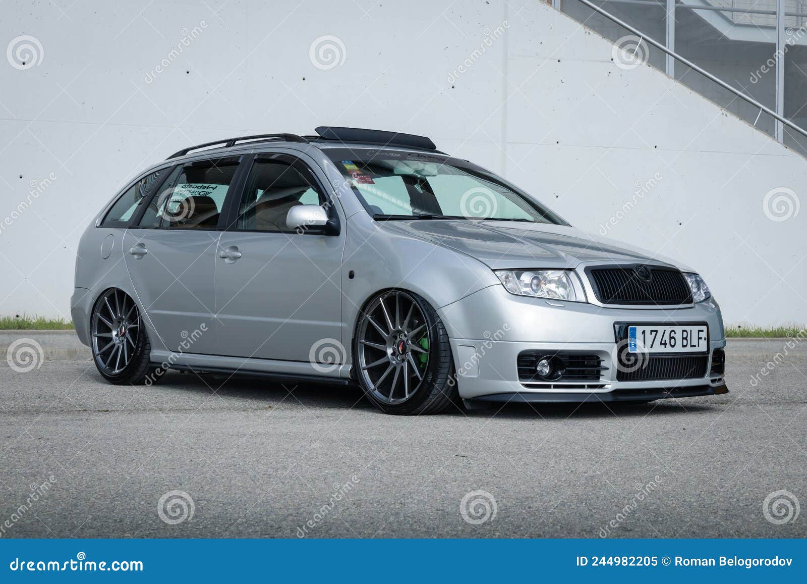 Blueprints > Cars > Skoda > Skoda Roomster (2007)