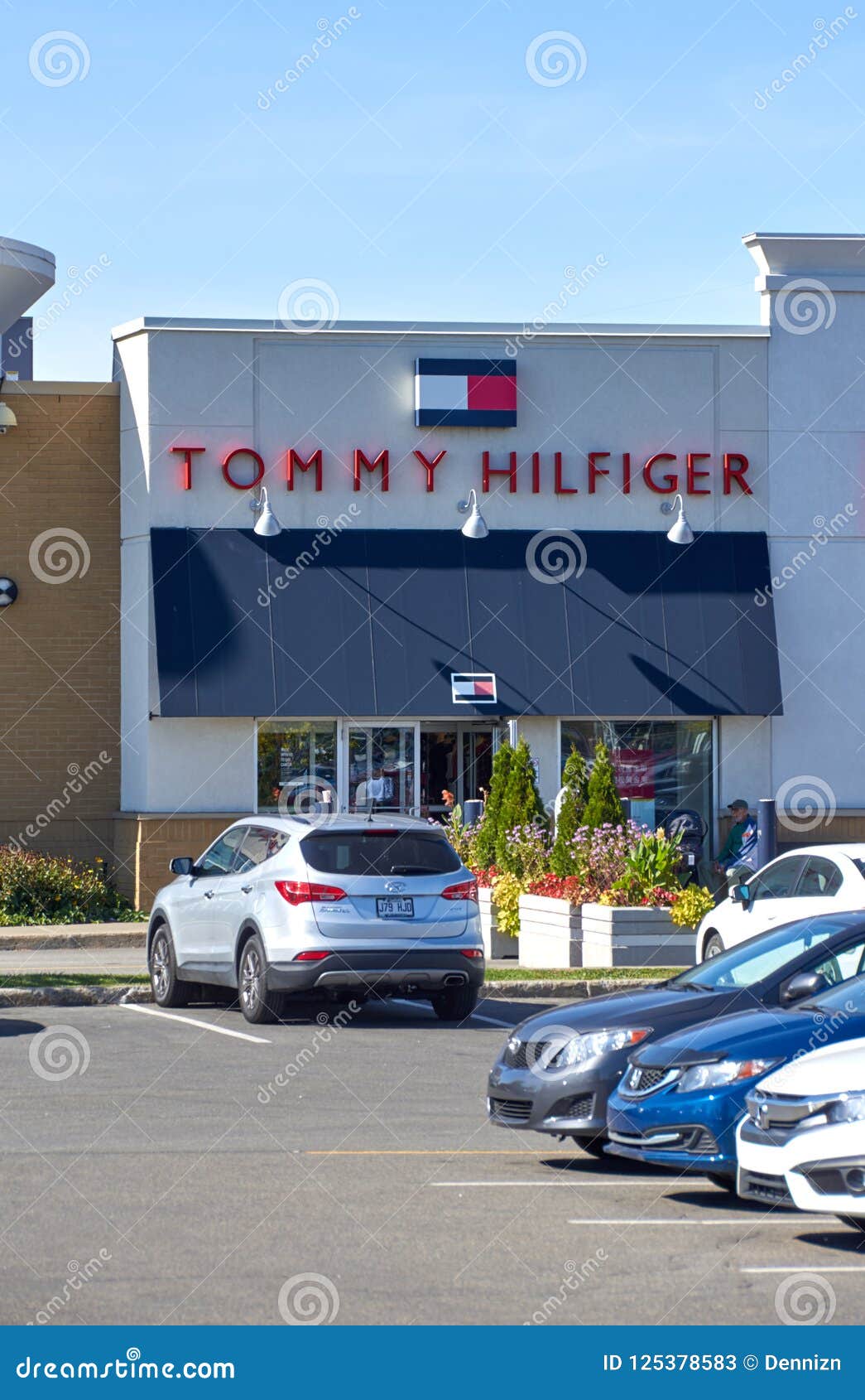 Tommy Hilfiger Boutique in Montreal Editorial Stock Photo - Image of  business, economy: 125378583