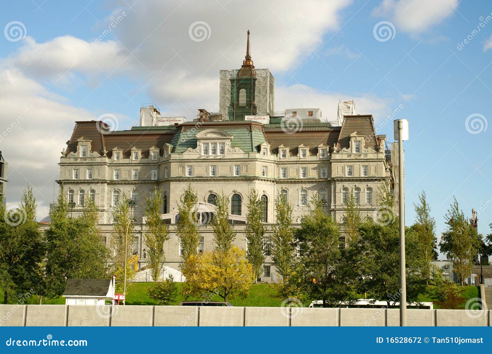 Montreal city hall editorial photography. Image of quebec 16528672