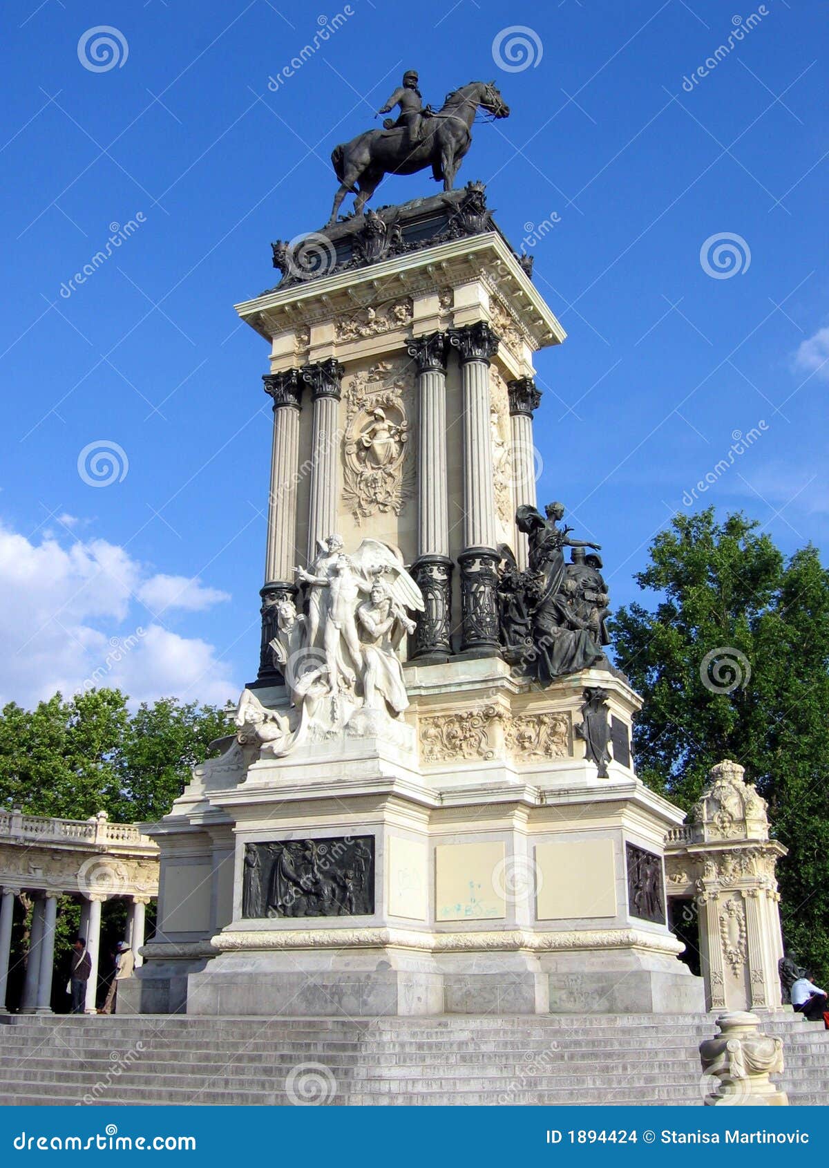 monument of alfonso xii