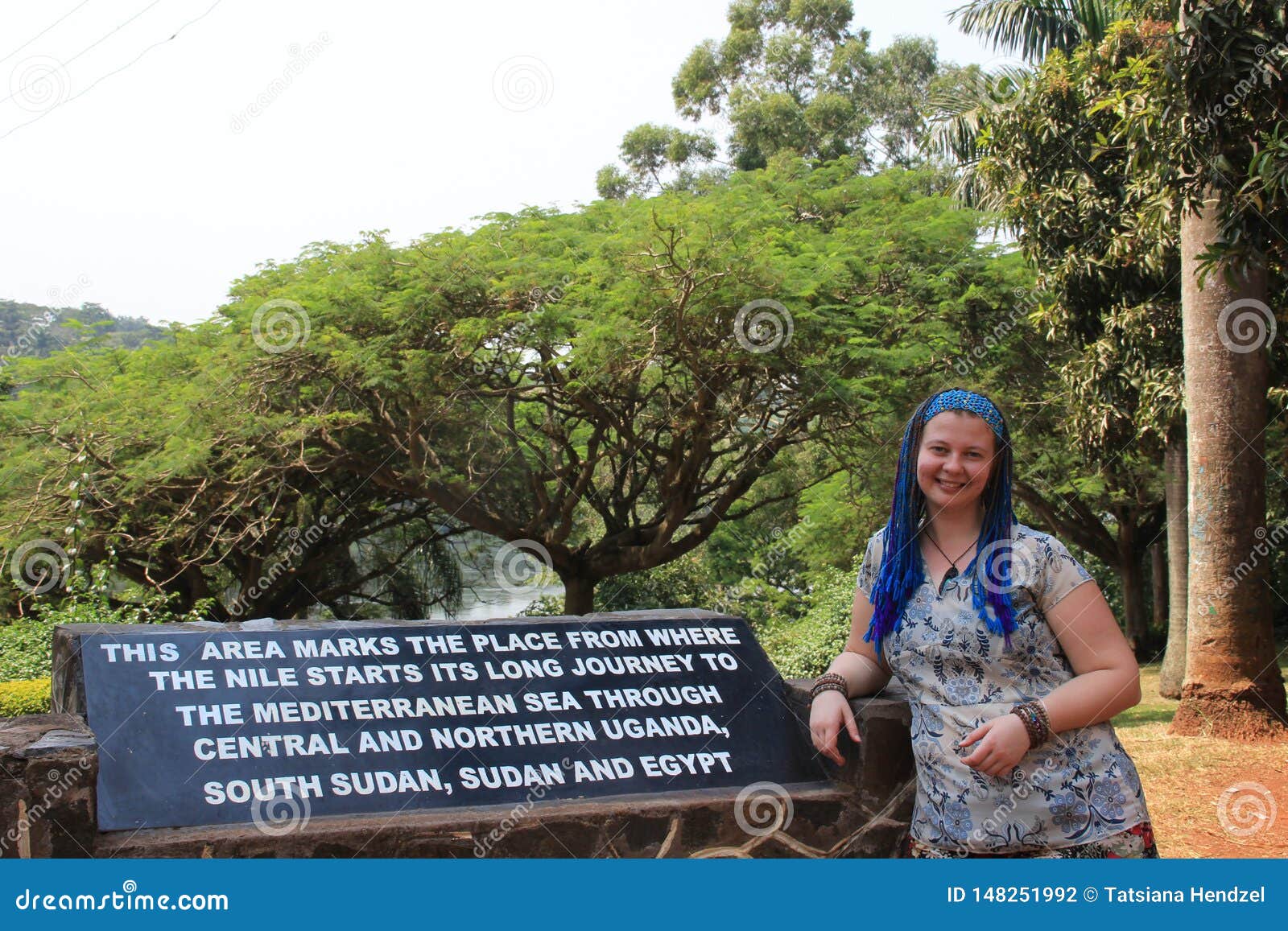 a monument dedicated to the place where the nile river originates from lake victoria.
