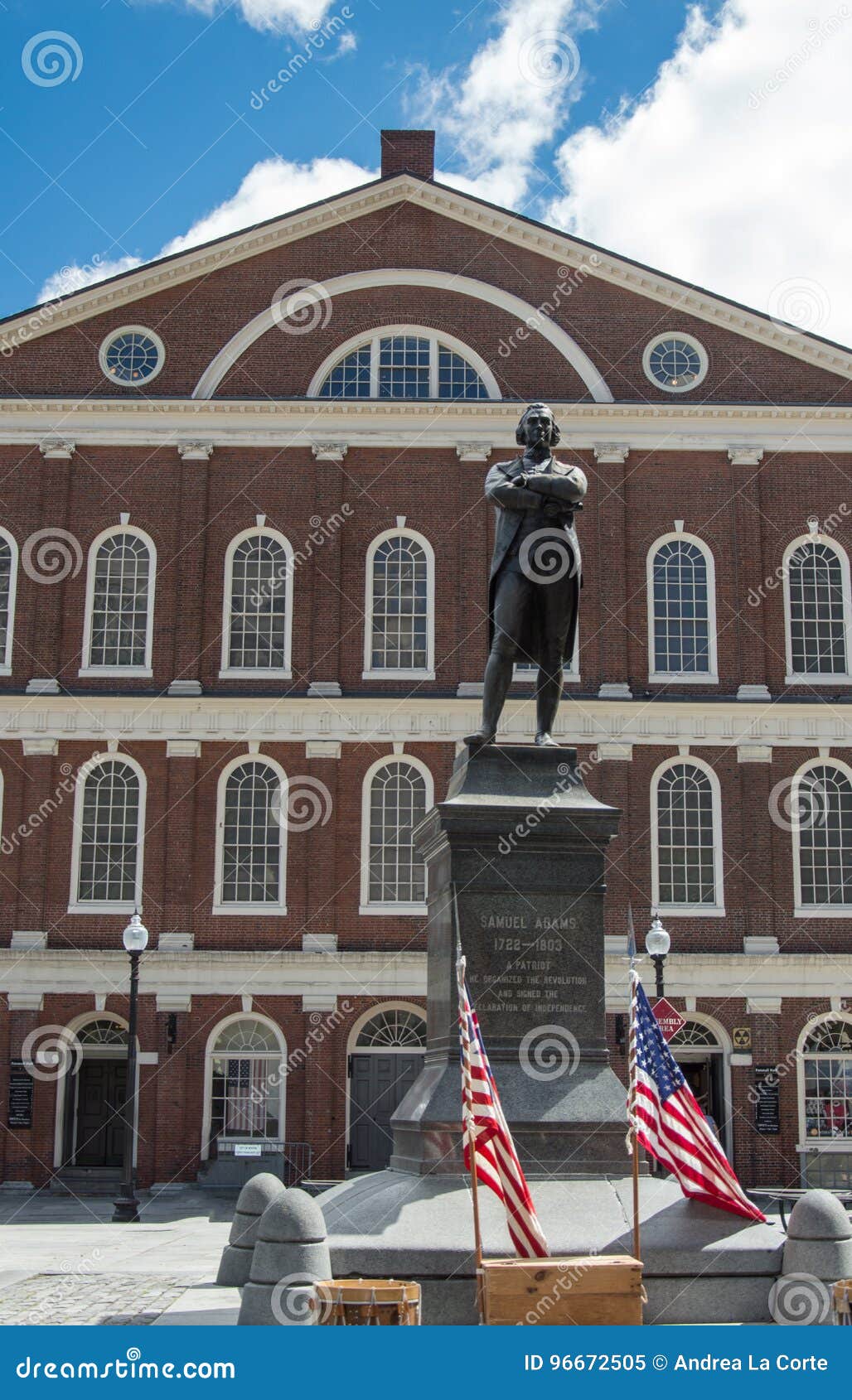 Monument Faneuil Hall Bostons Samuel Adams Redaktionelles Bild Bild