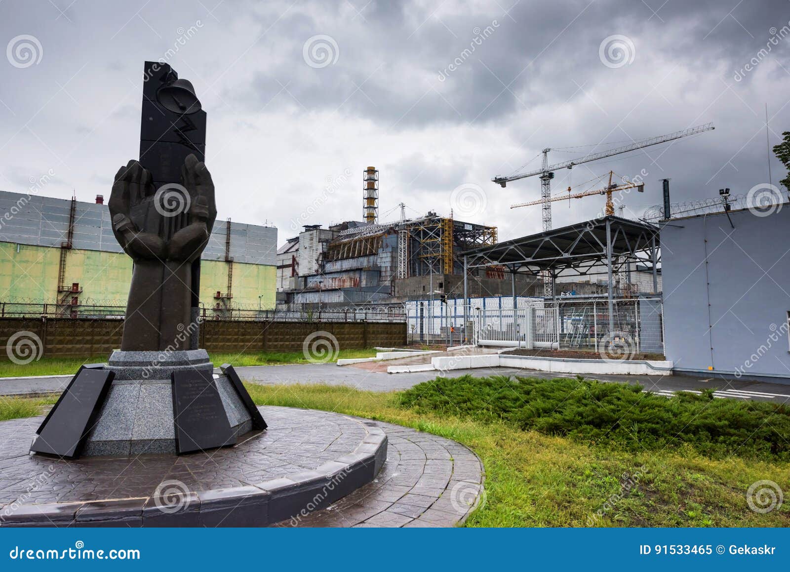 Monument To The Chernobyl Liquidators With Fourth Reactor On The Background Editorial Image Image Of Core Fourth 91533465