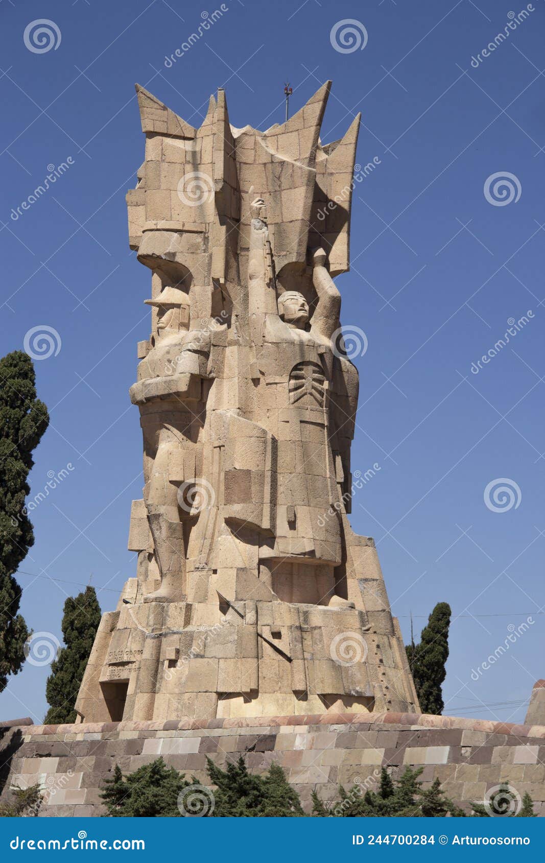 monument to the heroes in dolores hidalgo, guanajuato