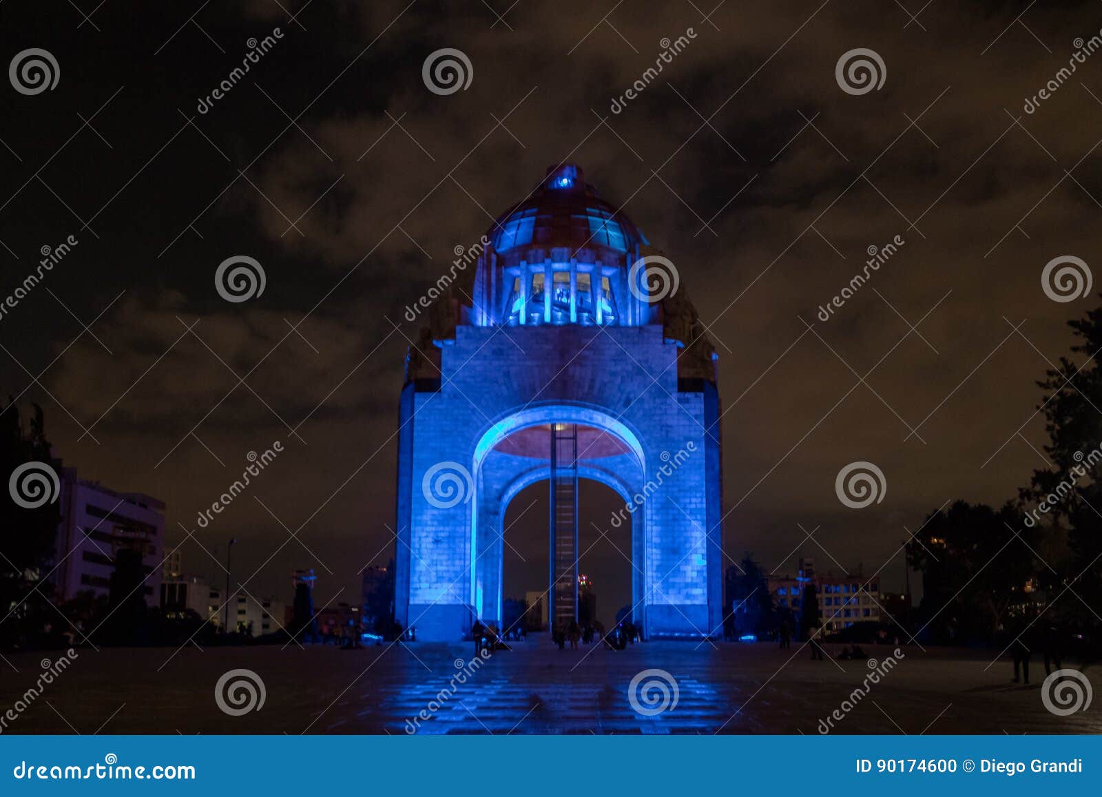 monument to the mexican revolution monumento a la revolucion at night - mexico city, mexico